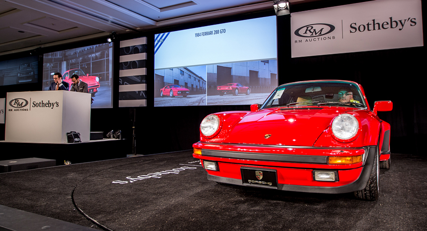 With screens atypically momentarily out of synch, the 1989 Porsche could not be confused with a 1984 Ferrari 288 GTO.